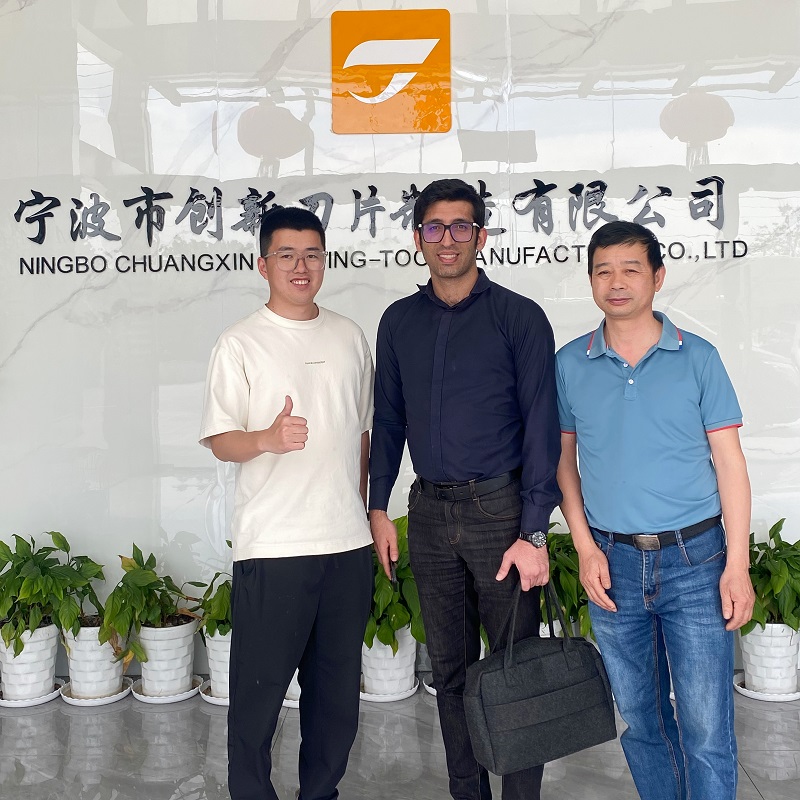 Un cliente extranjero visita Ningbo Chuangxin Cutting-Tool Manufacture Co., Ltd.